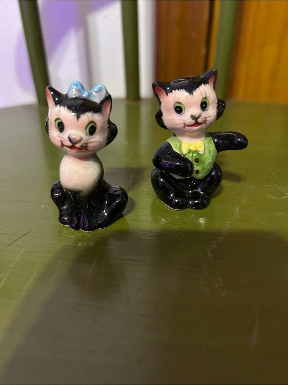 Ceramic Black & White Cat Figurine salt and pepper set with Blue Bow and Green